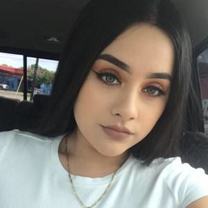 Meet your Posher, Lauraa